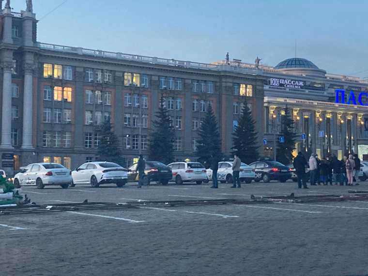 Мэрия Екатеринбурга на пороге конфликта с 50 000 таксистов. Ужесточение карантина привело к бунту
