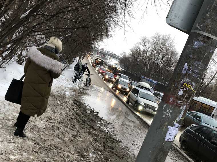 Жители Перми раскритиковали уборку улиц от снега. «Склады грязи». Фото