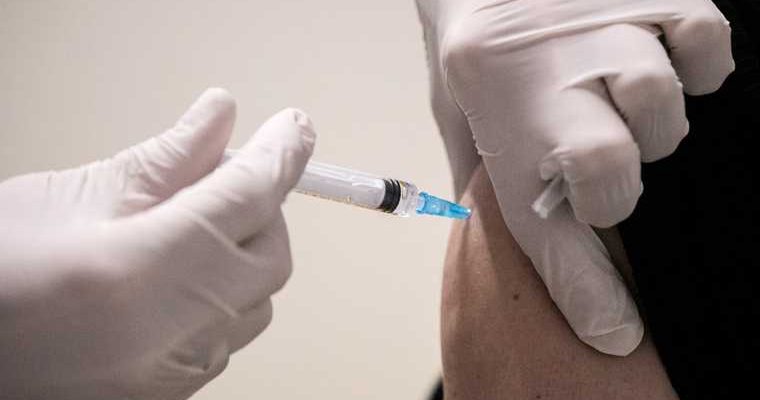 мужчина умер после вакцины от коронавируса